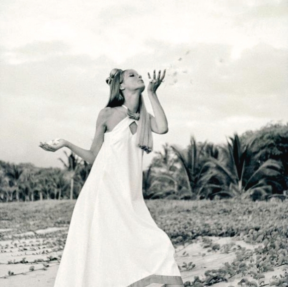 Looking Comfortable is the New Black! 🌞 - Picture 12 of 12